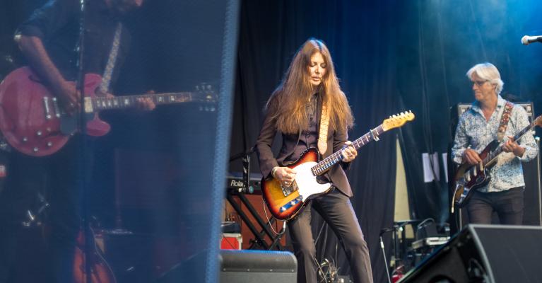 Claudia Scott spiller på Lægreidfest i 2021