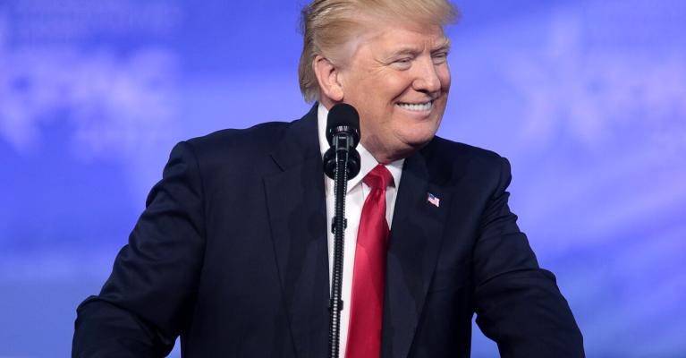 Donald Trump taler på Conservative Political Action Conference (CPAC) i National Harbor, Maryland i 2017