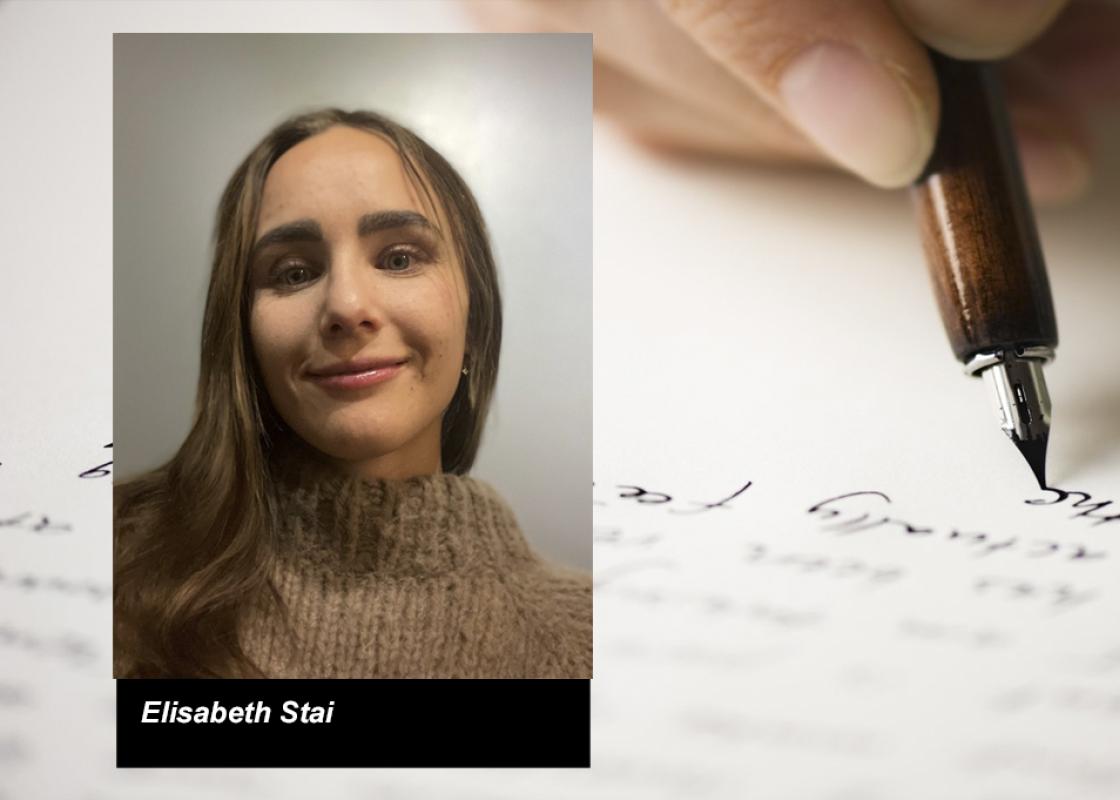 Foto av Elisabeth Stai mot bakgrunnsbilde av en skrivende hånd